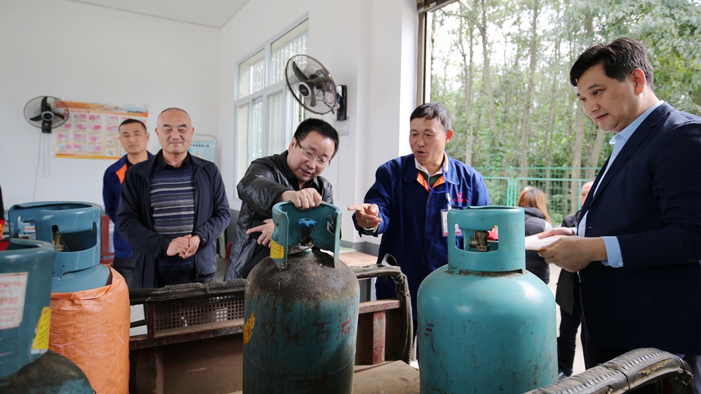 趙烈坤檢查轄區液化天然氣經營企業安全工作落實情況-安康市恆口示範